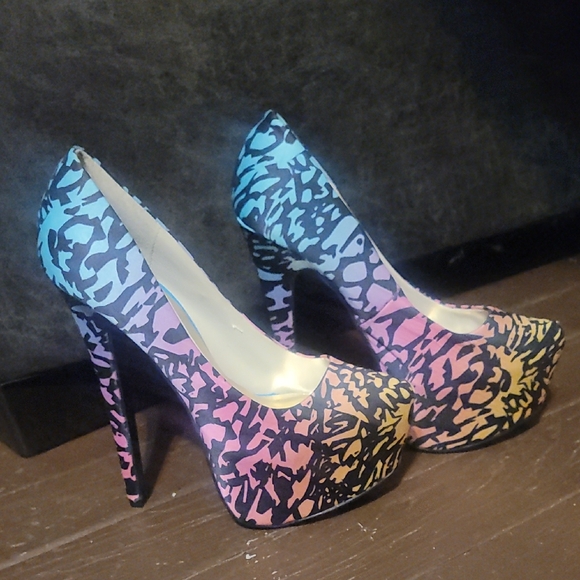 Bumper Vibrant Animal Print Heels - Picture 5 of 5